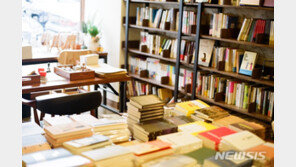 “책 넘기는 느낌 좋아”… 디지털시대 ‘종이책’ 선호하는 이유