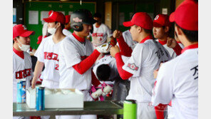 [포토] 8강 진출 대전고 ‘인상고에 콜드 게임 승!’