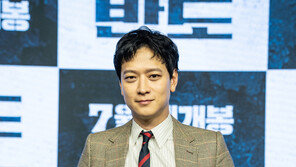 강동원 “반도 칸 초청 영광…외국 친구들도 축하해줘”