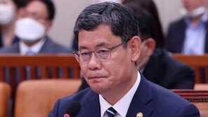 국회 회의 중 폭파소식, 급하게 자리 뜬 김연철 “예고된 부분”