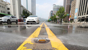 [퇴근길 한 컷]‘달아오른 도로 식히자’…서울시, ‘클린로드’ 가동