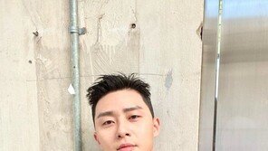 박서준, 국가유공자 외조부 안장된 국립현충원 방문 “또 올게요”