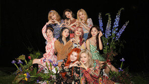 [연예뉴스 HOT③] 트와이스 ‘모어 앤드 모어’ 오리콘 주간 1위