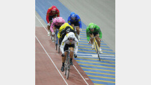 마지막 바퀴 역전 쾌감…경륜의 꽃 ‘젖히기’