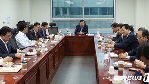 ‘주호영 복귀’ 당내 이견…재선 의원 일부 “사퇴 철회가 말이 되냐”