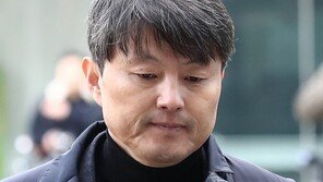 ‘뇌물 혐의 집행유예’ 유재수, 위암 3기 수술 후 입원 중