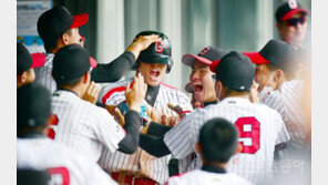 [포토] 역전에 김해고 더그아웃이 들썩~