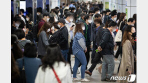 지하철 이용객 괜찮을까…2호선 시청역 안전관리요원 3명 확진
