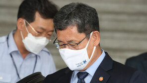 靑 “김연철 통일 장관 사표 수리 여부 금명간 결정”