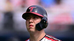 김민성 부상 공백…위기 속 기회 찾는 LG 핫코너