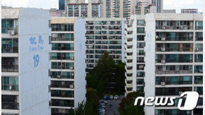 재건축 단지 2년 실거주 의무…‘재산권·거주이전의 자유 침해’ 논란