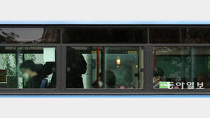 마스크 안쓰고 버스 타 30분 실랑이… 현행범 체포