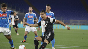 호날두 또 침묵…나폴리, 6년 만에 코파이탈리아 우승