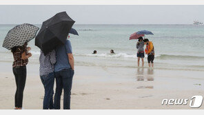 [날씨] 흐리고 곳곳에 비…제주도 최대 200mm 폭우
