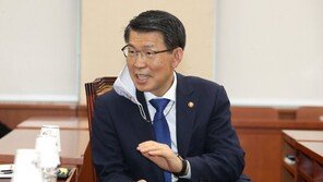 은성수 “3차 추경안 적시 편성 필요”…국회 찾아 협조 요청