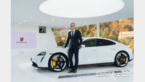 “911 대신 타이칸”… 연말 출시 앞둔 전기차 ‘포르쉐 타이칸’ 기대감 증폭