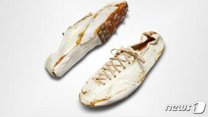 냄새나는 운동화 한 켤레가 1억8000만원…무슨 사연?