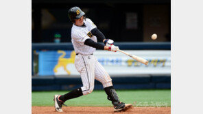 [포토] 안진 ‘동점 만드는 깔끔한 안타’