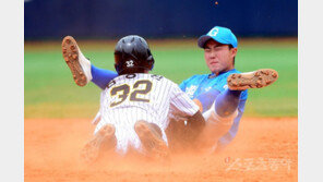 [포토] 이동준 ‘도루는 무슨 일이 있어도 막는다’