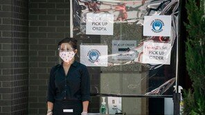 [월드톡] 마스크 대신 기저귀·커피필터 지급…美 맥도날드 직원들 소송