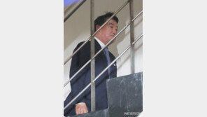 검찰, ‘인보사 의혹’ 이웅열 첫 소환…수사 착수 1년만에