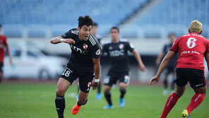 시즌 첫 승 간절히 바라는 부산 이정협 “개인 기록보다 팀이 안정돼야 좋다”