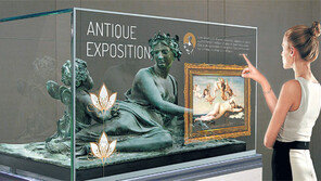 “화면과 화면 너머 모습 동시에 보여요” LG전자 투명 올레드 디스플레이