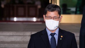 文대통령, 김연철 통일부 장관 사표 수리