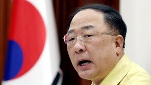 홍남기 “신용도 낮은 기간산업 협력업체에 5조원 대출”