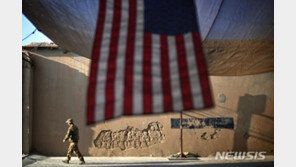 “아프간주둔 미군 8600명감축…탈레반과의 약속 수행 ”