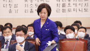 윤석열 저격한 날…추미애, 전문검사들과는 ‘만찬 소통’