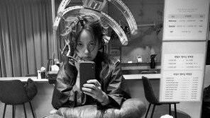 이효리, ‘린다G’의 ‘미래주의’…스타일 변신 예고 ‘흑백 카리스마’