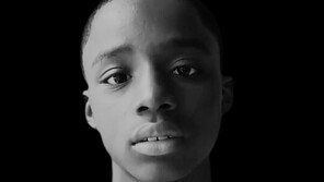 美 흑인의 아픔 노래한 12살 흑인소년, 워너 레코드와 음반 계약