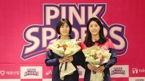 흥국생명 이재영·이다영 유소년 배구클럽에 1000만원 기부