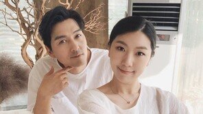 이필모♥서수연, 알콩달콩 커플룩…애정 가득 부부