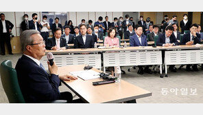 초선 만난 김종인 “테슬라처럼 창조적 파괴”