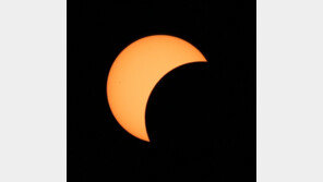 낮이 가장 긴 하지, 태양 절반 숨는다…21일 10년간 못볼 ‘우주쇼’