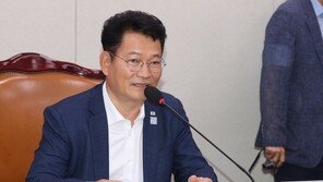 볼턴 “日, 남북과 미국 가까워지는 걸 방해”…송영길 “역시 일본”