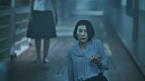 11년만에 돌아온 ‘여고괴담’…이번 호러 퀸은 김서형이다