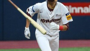 진화하는 ‘천재’ 이정후…“‘빠던’은 아버지가 아직 멀었다네요”