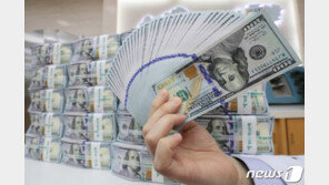 “코로나에 돈 쌓아둔다”…美예금 2419조원 ‘역대 최대’