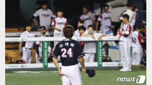 “화장실 가느라” 오재원 ‘지각 대타’ 논란, 켈리와 일촉즉발