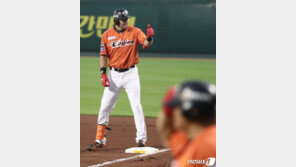 한화 결단 내렸다…호잉 방출하고 브랜든 반즈 영입