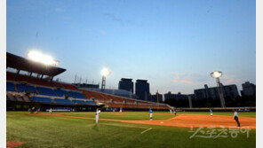 [포토] 여름 밤에 펼쳐지는 황금사자기 결승전!