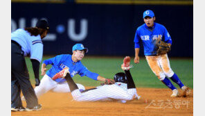 [포토] 이동준, 2루 도루는 어림없어!