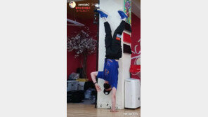 영탁, 한 손으로 물구나무 서기가 일상?…‘남성미 폭발’