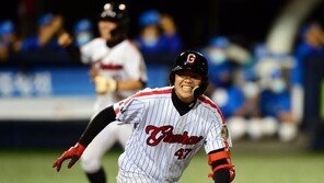 [포토] 김민준 ‘9회 극적인 역전이야~’