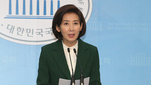 “죽을래” 중학생에 폭언…나경원 전 비서, 2심도 벌금형