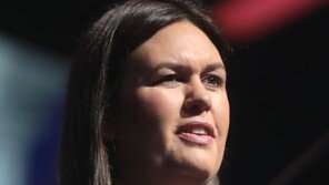 트럼프 ‘심복’ 전 백악관 대변인, 9월 볼턴 폭로하는 회고록 출간 