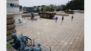 외국인이 찾은 인천상륙작전기념관 광장